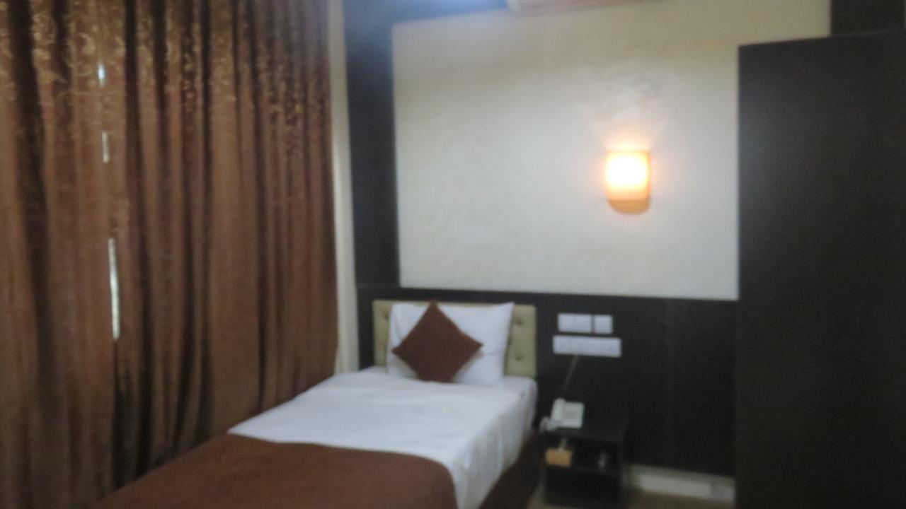 Teeba Palace Hotel Suites Amman Ngoại thất bức ảnh